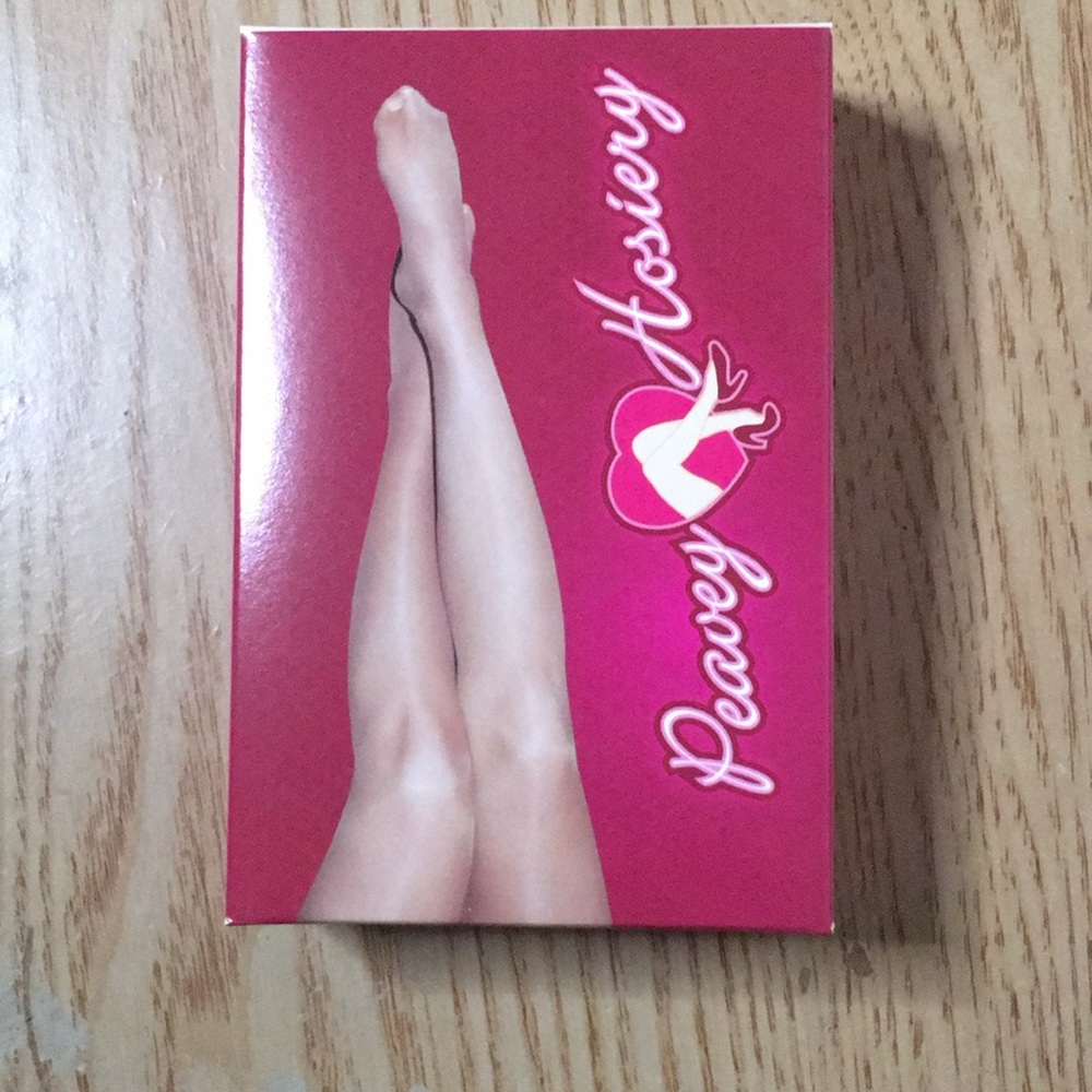 NEW 1 Pair of HOOTERS GIRLS Uniform PEAVEY SUNTAN Size Q